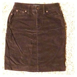 Brown pencil skirt, corduroy. Very flattering.